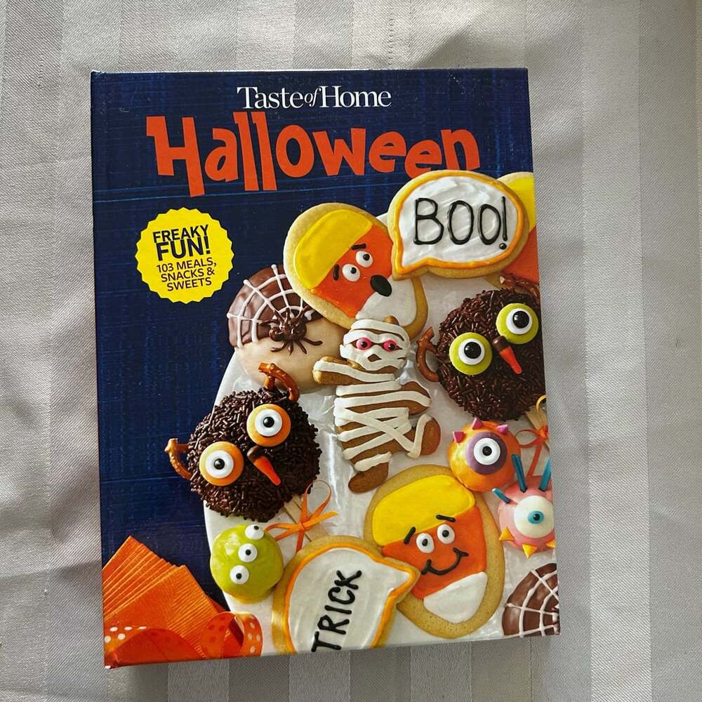 Taste of Home Halloween Cookbook Mini Binder
